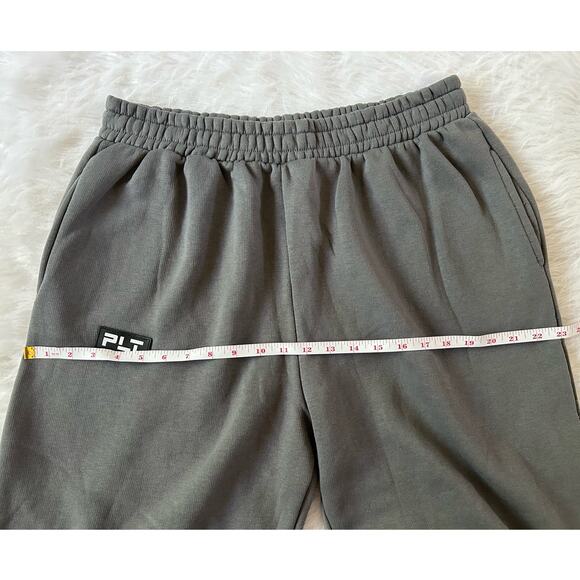 PrettyLittleThing Charcoal Logo Badge Straight Leg Sweatpants Size Large - NWT - Picture 10 of 13
